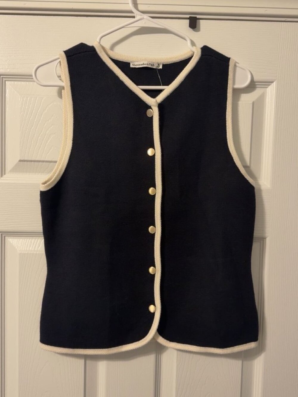 Abercrombie & Fitch Black & Cream Button Front Sweater Vest Size M NWT